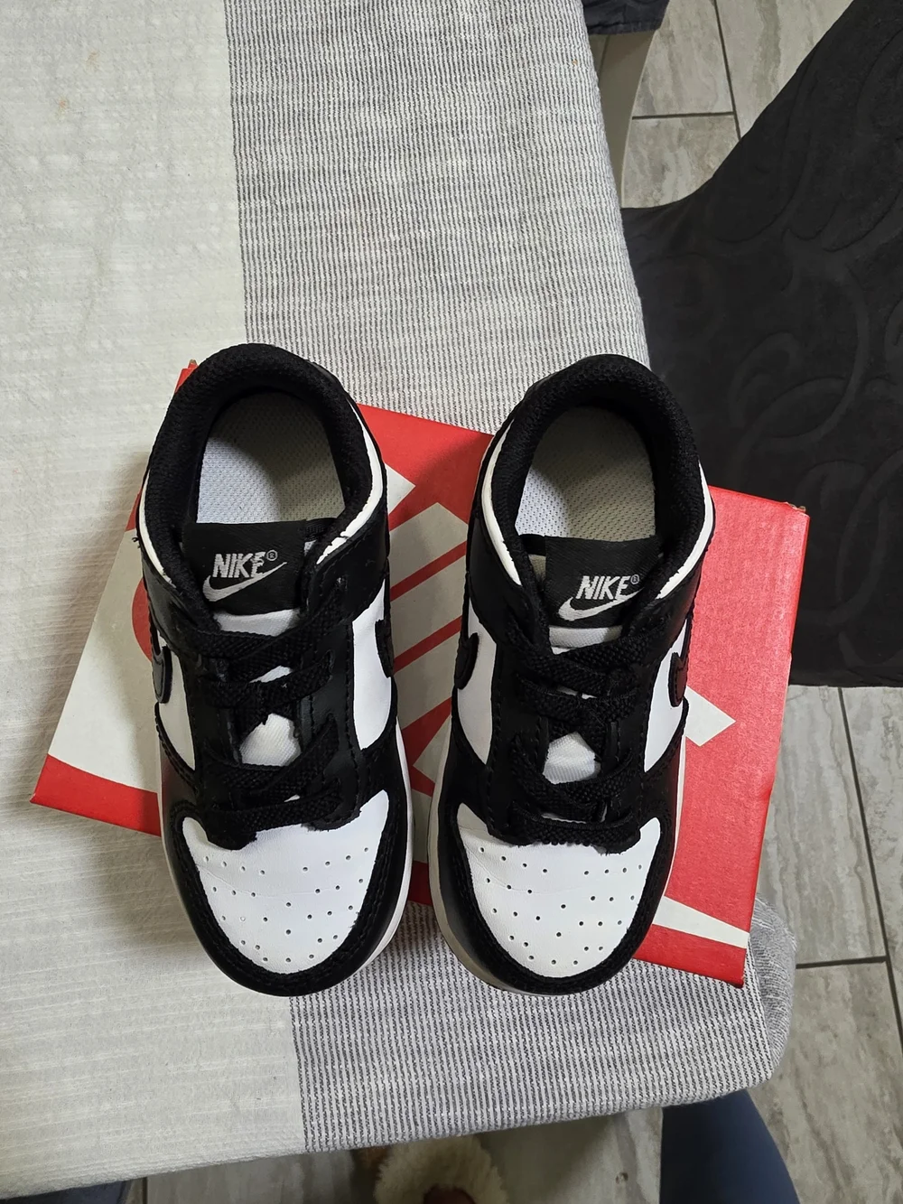 Nike Kids Black & White Low-Top Sneakers